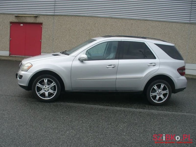 2008' Mercedes-Benz Ml photo #3