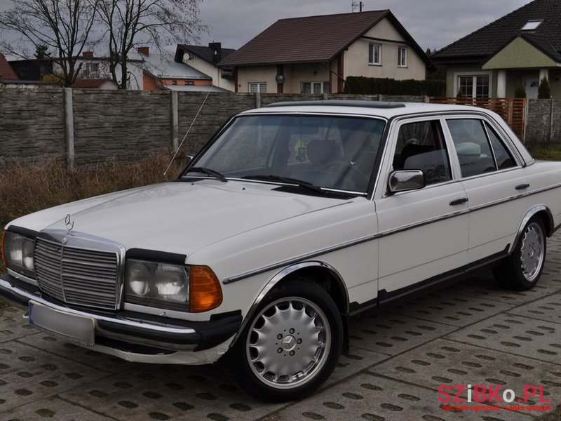 1982' Mercedes-Benz W123 photo #1