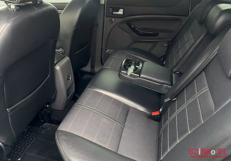 2011' Ford Kuga photo #6