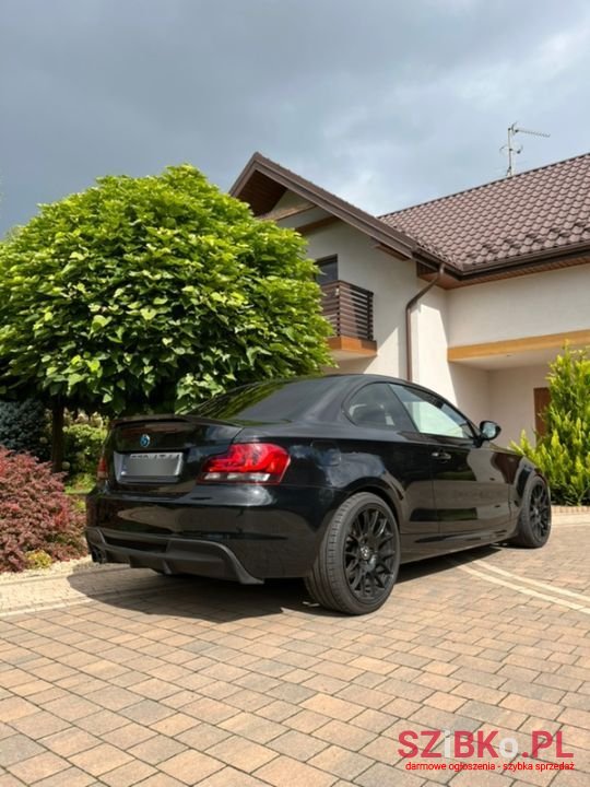 2011' BMW 1 Series photo #1