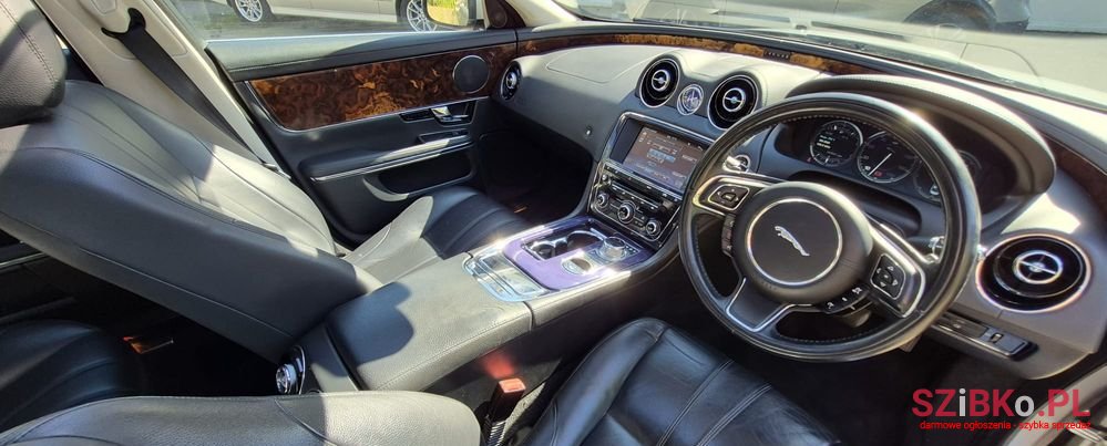 2010' Jaguar XJ 3.0 V6 S Luxury photo #2
