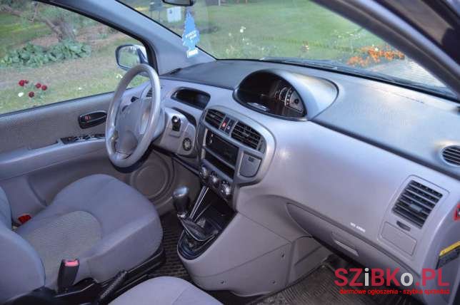 2004' Hyundai Matrix photo #2