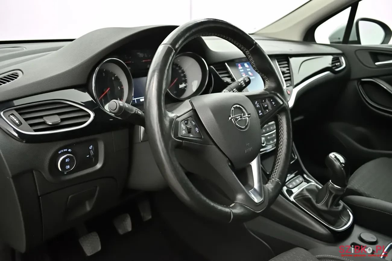 2018' Opel Astra photo #2