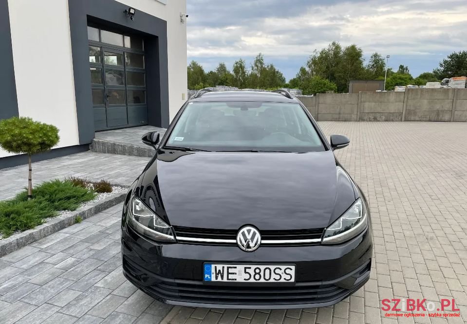 2018' Volkswagen Golf photo #3