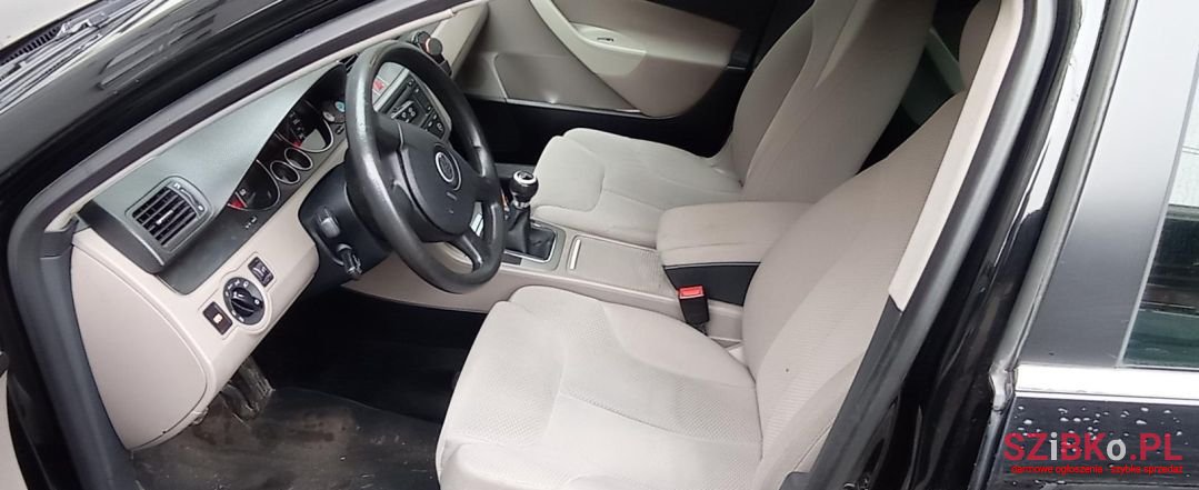 2006' Volkswagen Passat photo #5