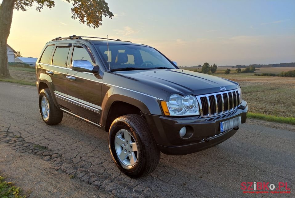 2005' Jeep Grand Cherokee photo #3