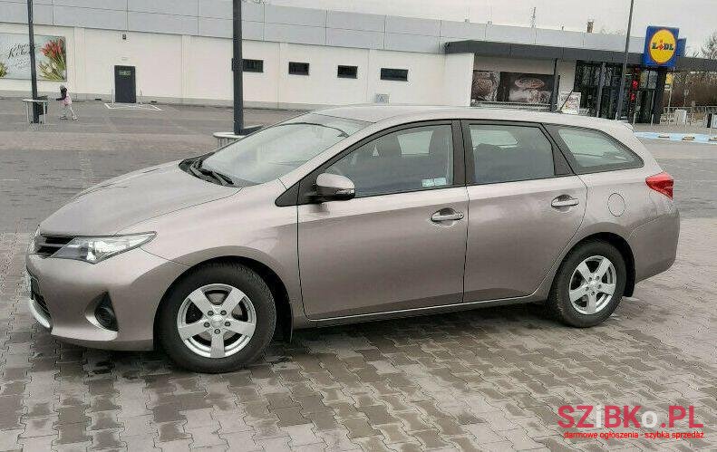 2015' Toyota Auris photo #3