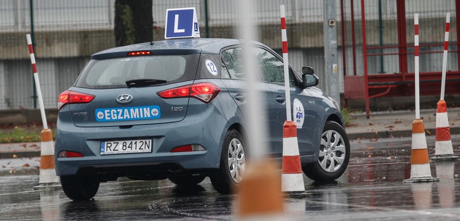 Prawo jazdy dla młodych kierowców. Od dzisiaj wchodzą nowe przepisy