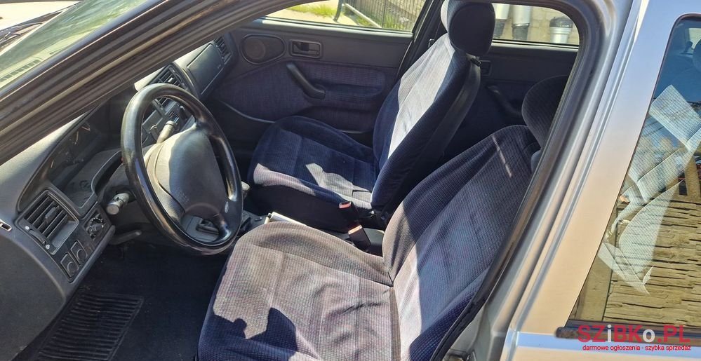 1995' Ford Escort photo #6