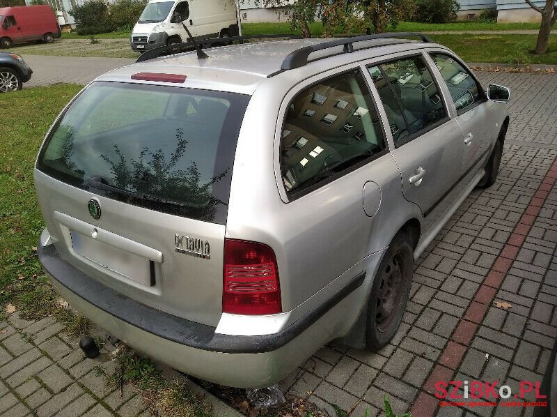 2002' Skoda Octavia photo #2