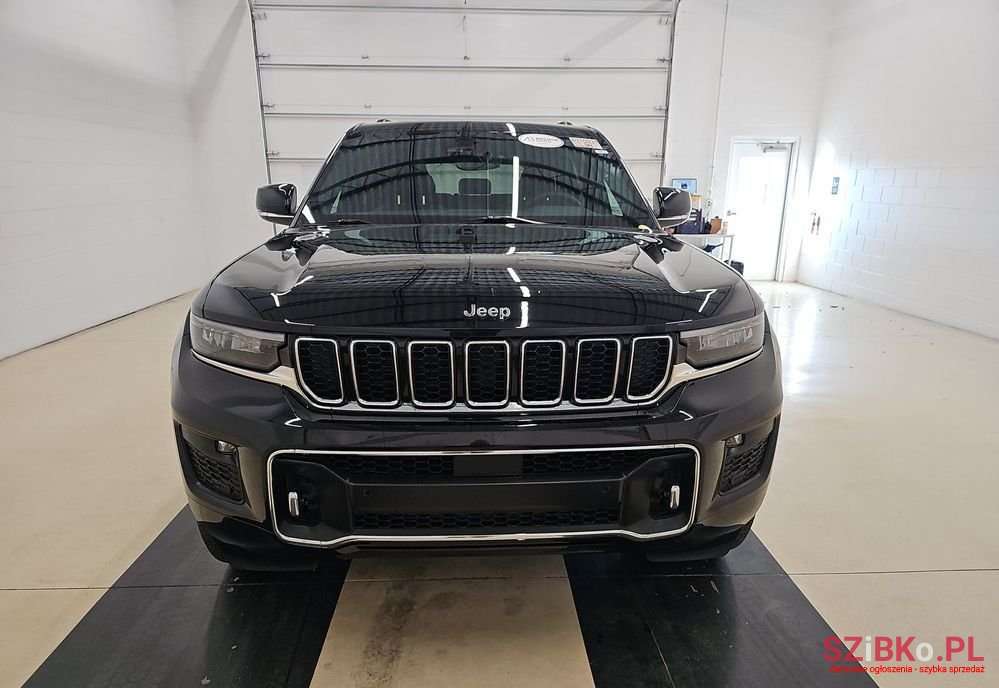 2023' Jeep Grand Cherokee photo #2