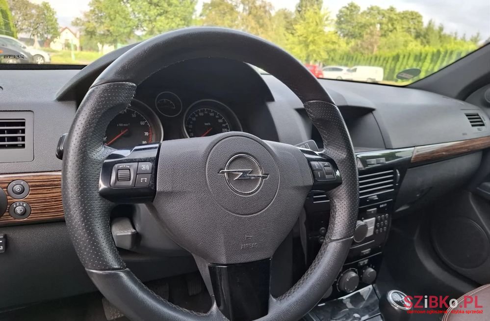 2007' Opel Astra Twintop photo #6