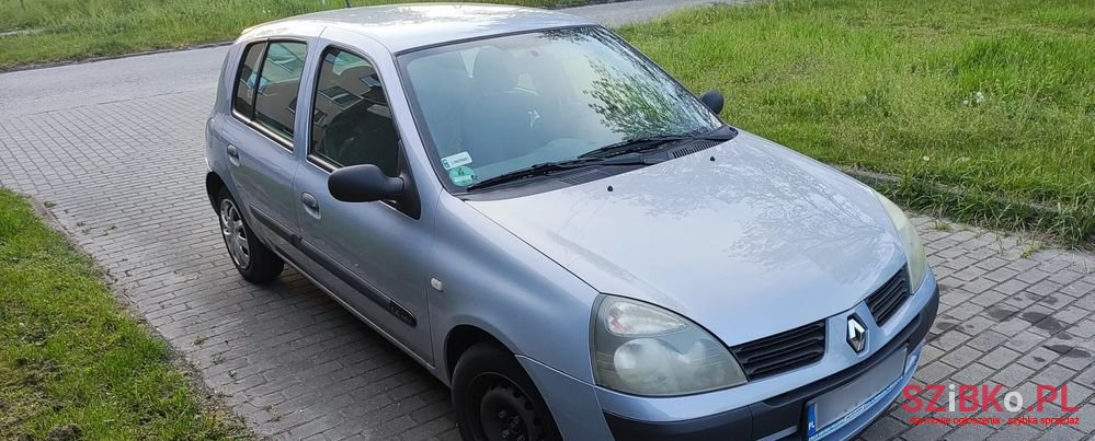 2004' Renault Clio 1.4 16V Privilege photo #4