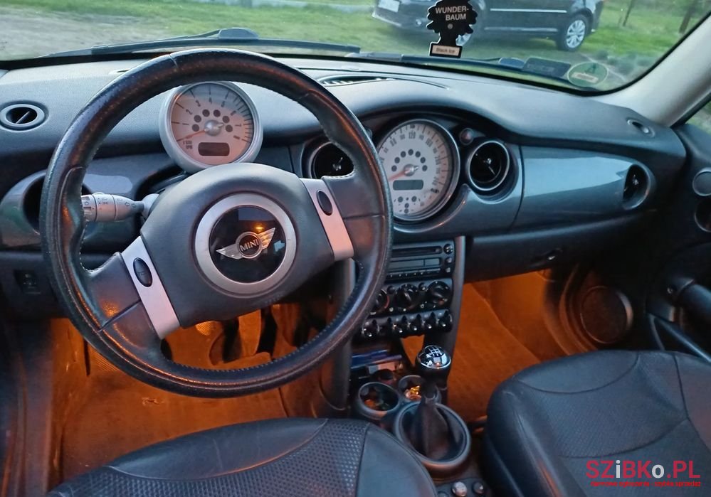 2004' MINI One photo #3