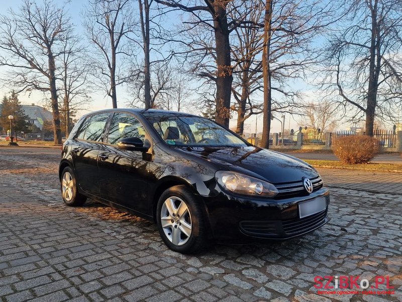 2010' Volkswagen Golf photo #1