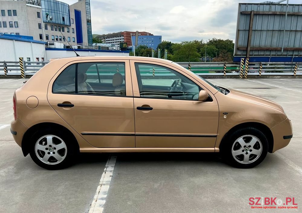 2001' Skoda Fabia photo #1