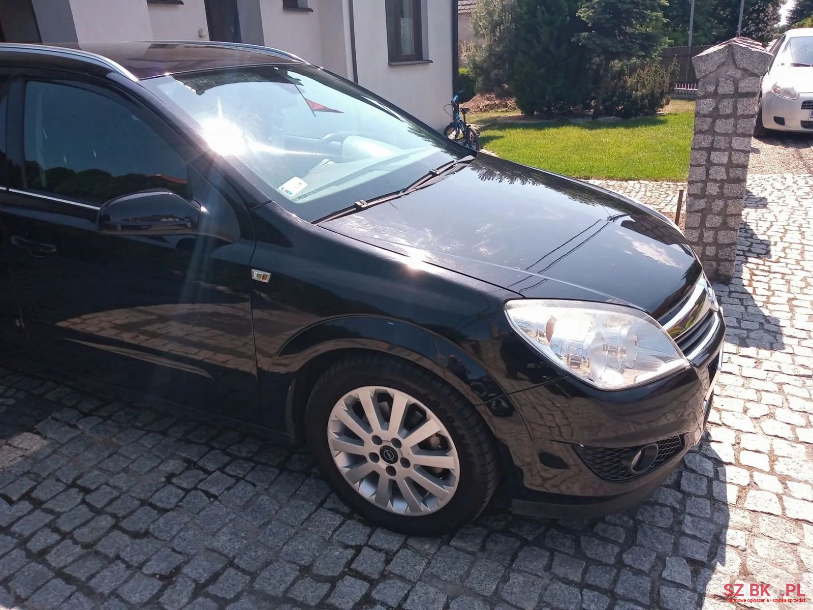 2008' Opel Astra photo #4