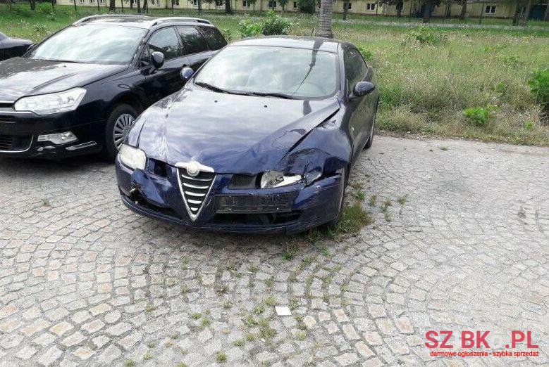 2005' Alfa Romeo photo #2