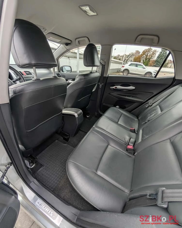 2007' Toyota Auris photo #5