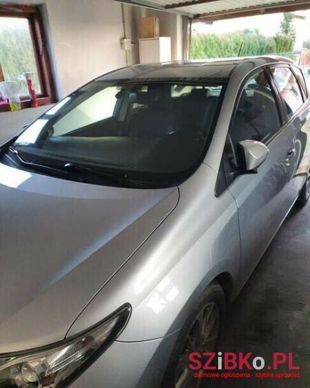 2013' Toyota Auris photo #2