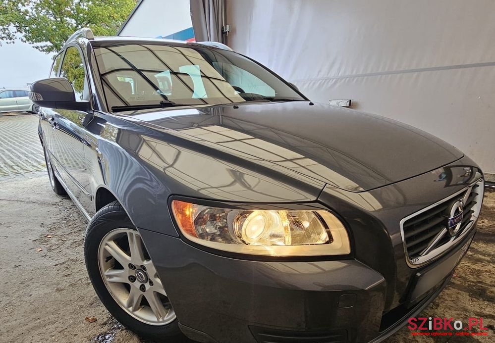 2011' Volvo V50 photo #2