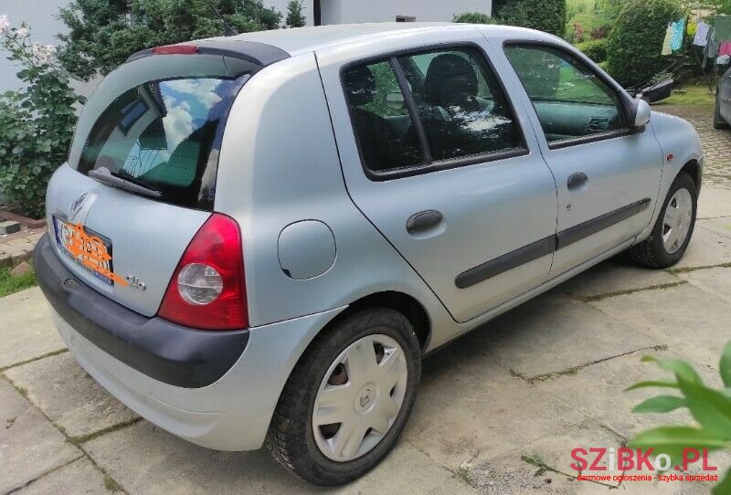 2001' Renault Clio photo #2