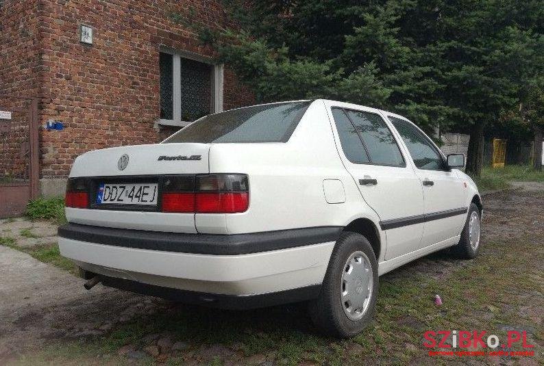 1993' Volkswagen Vento photo #2