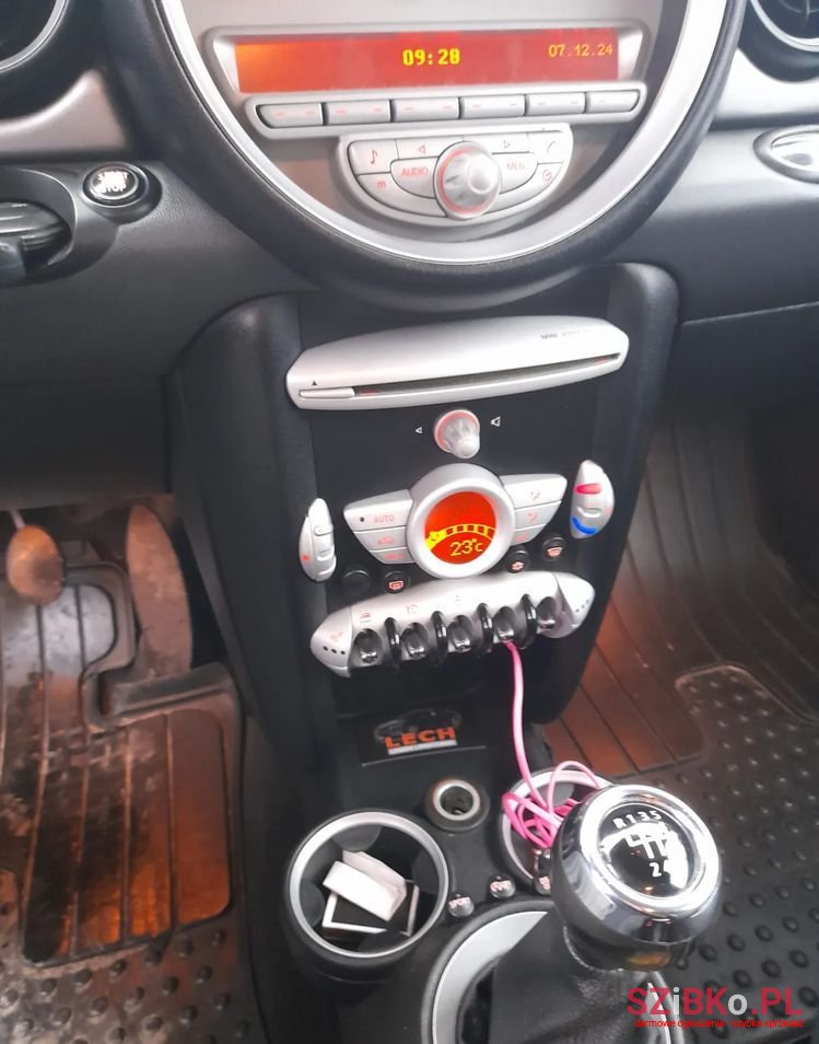 2009' MINI Clubman Cooper photo #4