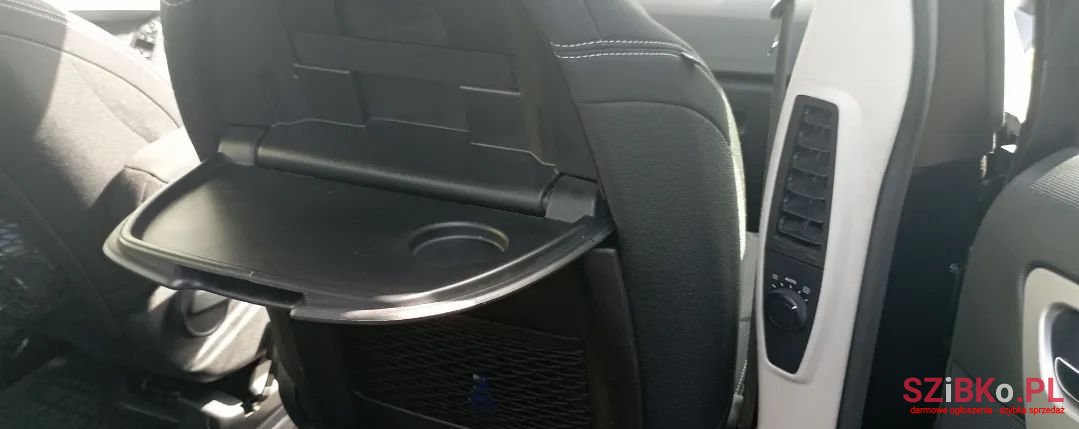 2011' Citroen C4 Picasso photo #5