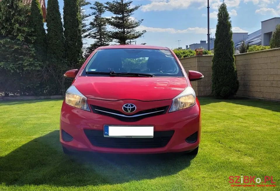 2013' Toyota Yaris photo #3