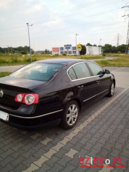 2005' Volkswagen Passat photo #6