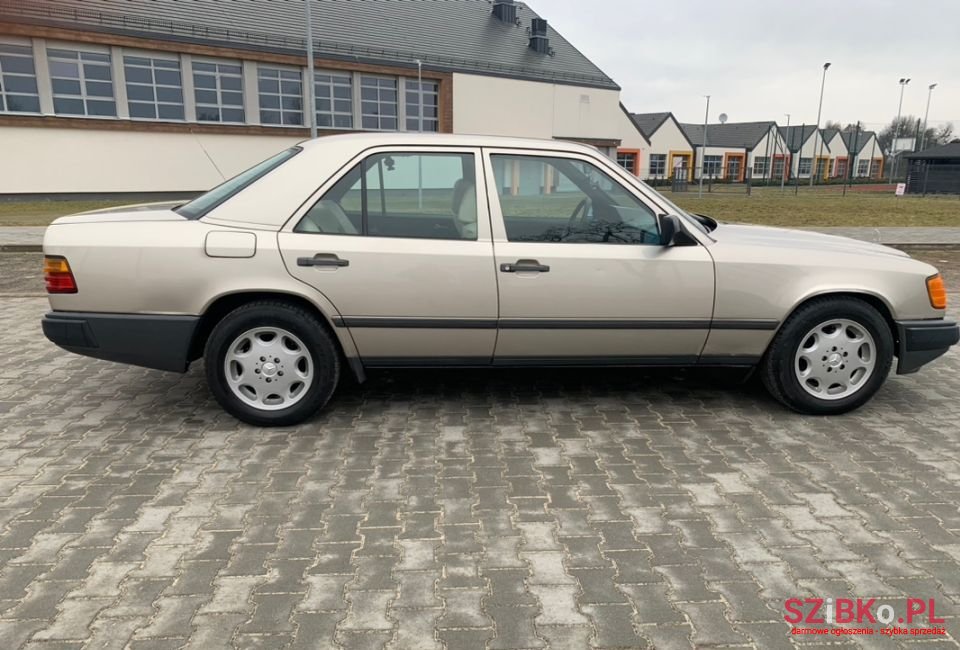 1988' Mercedes-Benz W124 photo #5