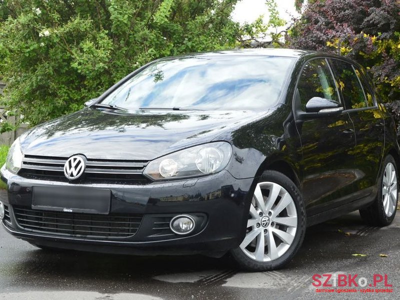 2010' Volkswagen Golf photo #2