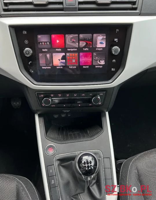 2019' SEAT Arona photo #5