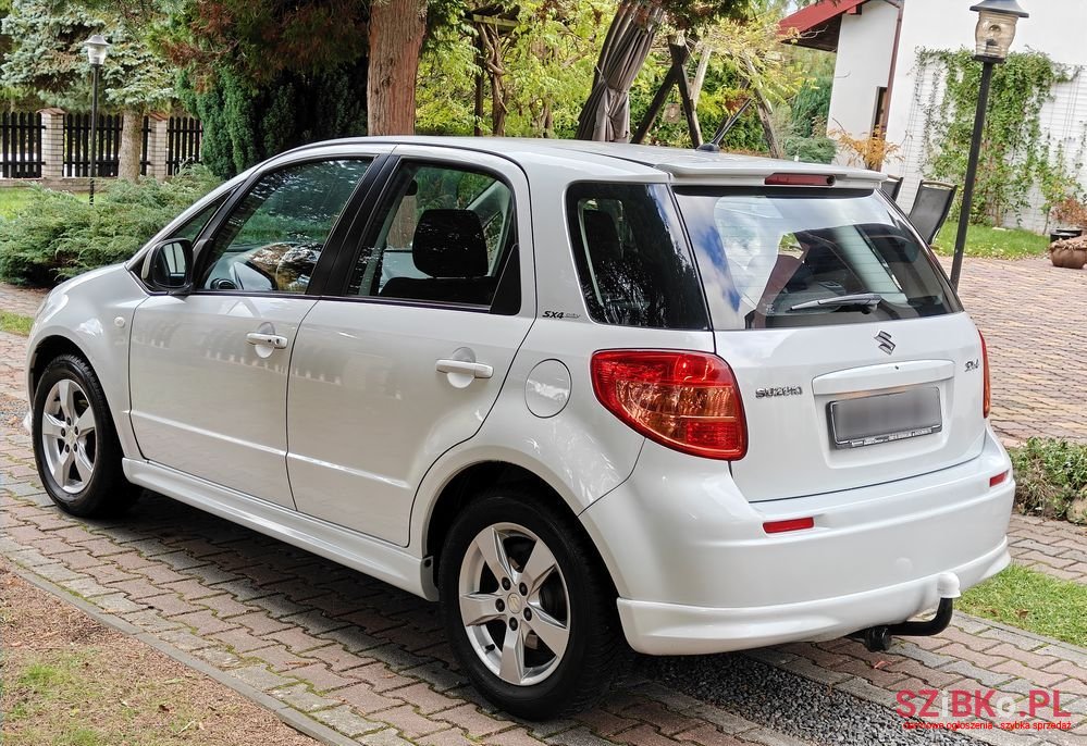 2010' Suzuki SX4 photo #5