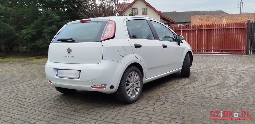 2012' Fiat Punto photo #2