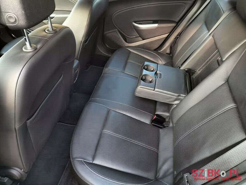 2010' Opel Astra photo #2