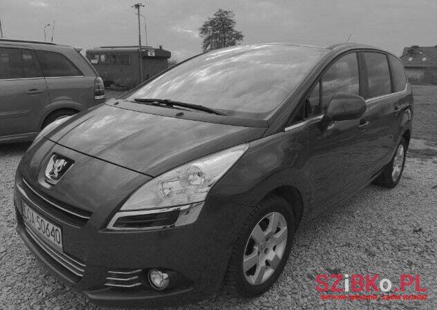 2013' Peugeot 5008 photo #1