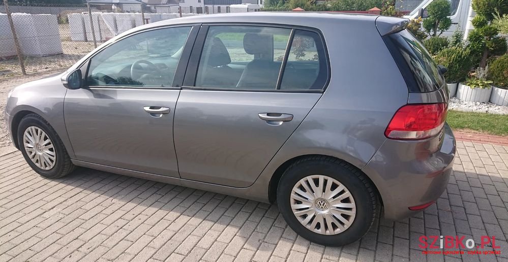 2009' Volkswagen Golf photo #2