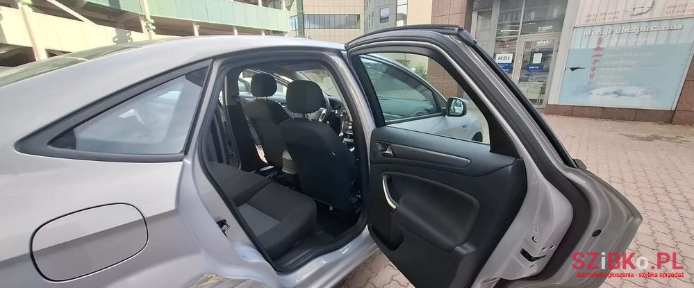 2011' Ford Mondeo photo #2