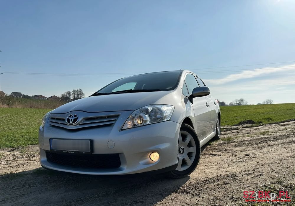 2012' Toyota Auris photo #1