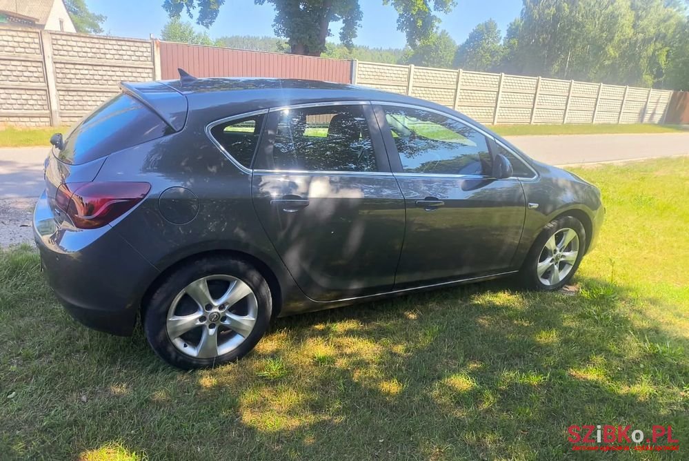 2010' Opel Astra 2.0 Cdti Dpf Cosmo photo #2