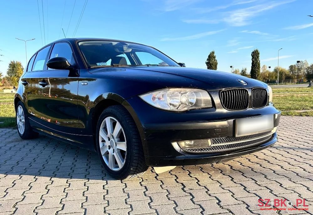 2009' BMW 1 Series 116I Edition Lifestyle photo #2