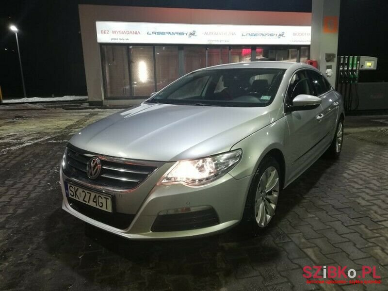 2008' Volkswagen Passat photo #1