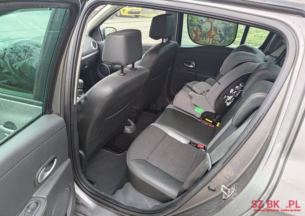 2010' Renault Clio photo #4