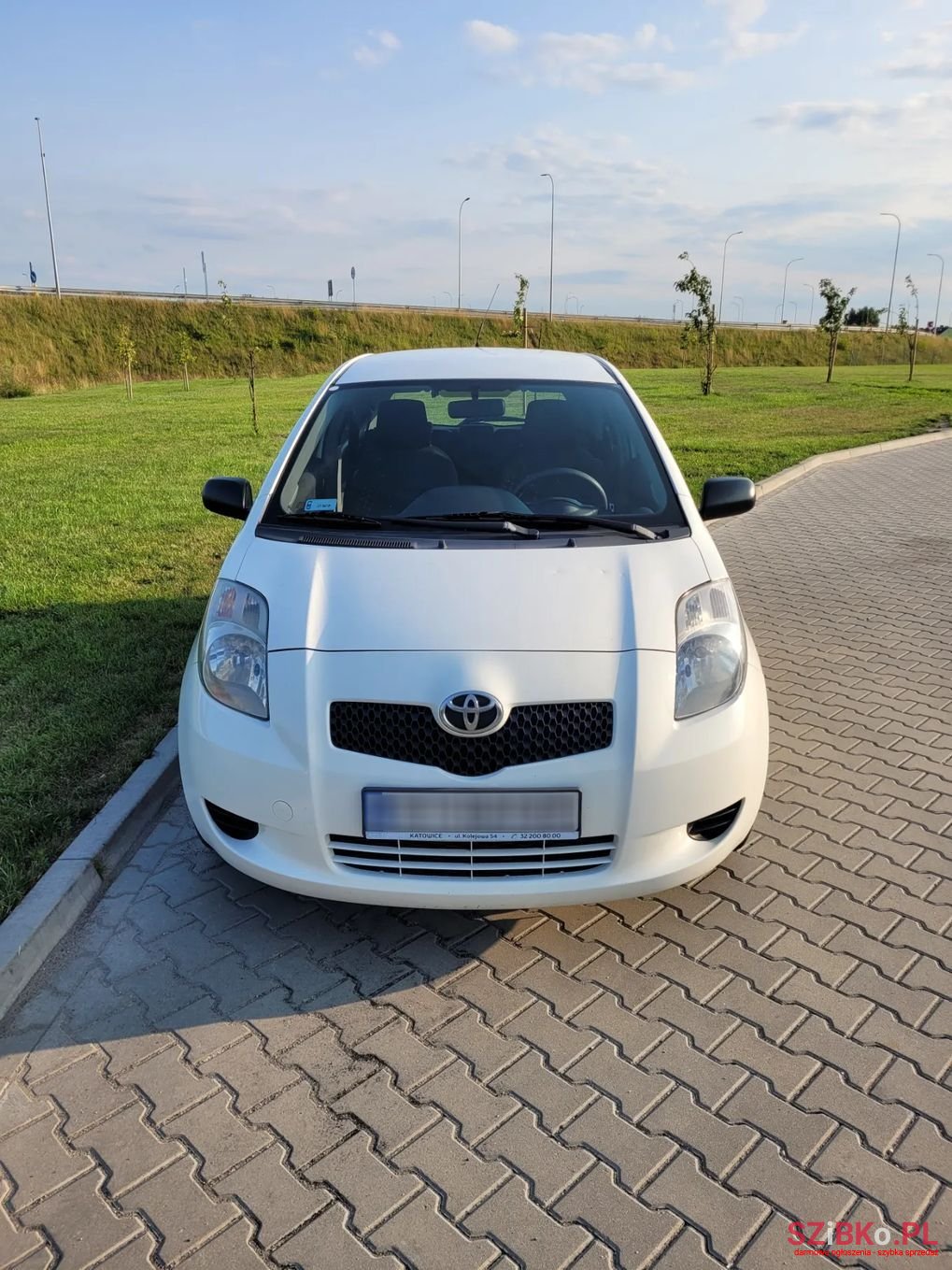 2008' Toyota Yaris photo #2