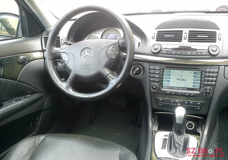 2003' Mercedes-Benz 320 CDI photo #2