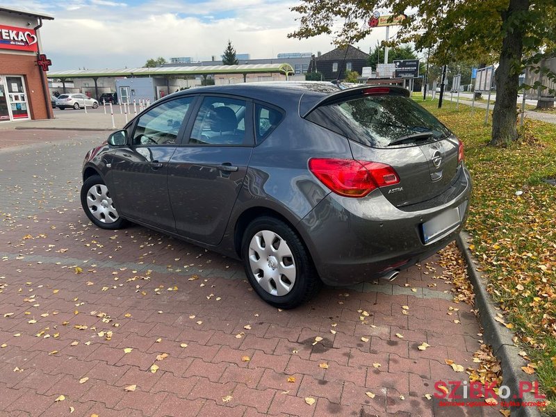 2012' Opel Astra 1.4 Turbo Active photo #2