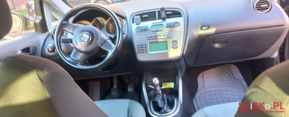 2004' SEAT Toledo photo #2