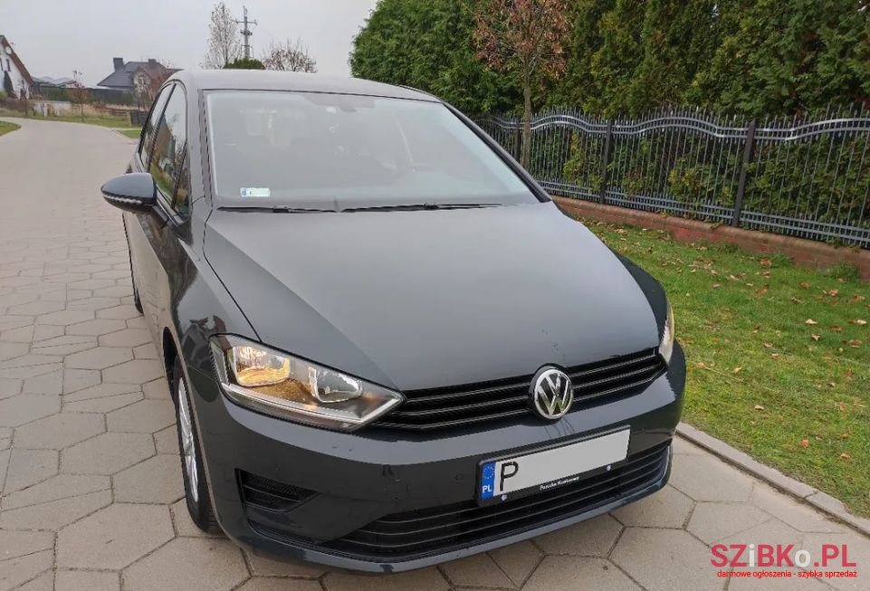 2017' Volkswagen Golf photo #3